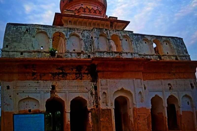 The Queen’s Mausoleum (रानी की समाधि)